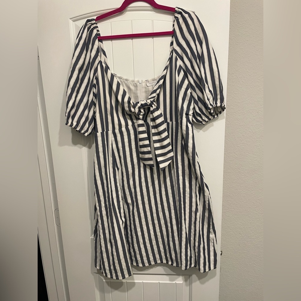 Cute striped dress!